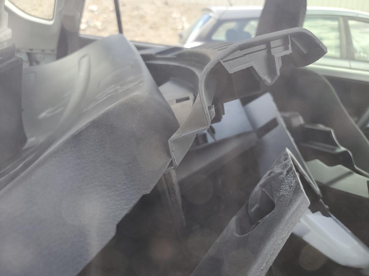 JTMBFREV2HJ136281 2017 Toyota Rav4 Le