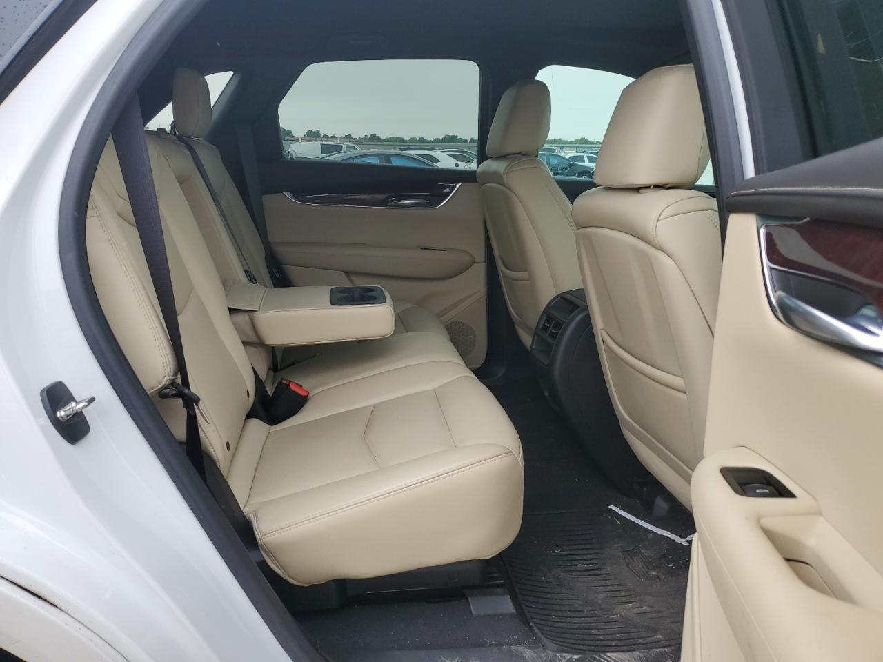 1GYKNDRS5HZ238269 2017 Cadillac Xt5 Luxury