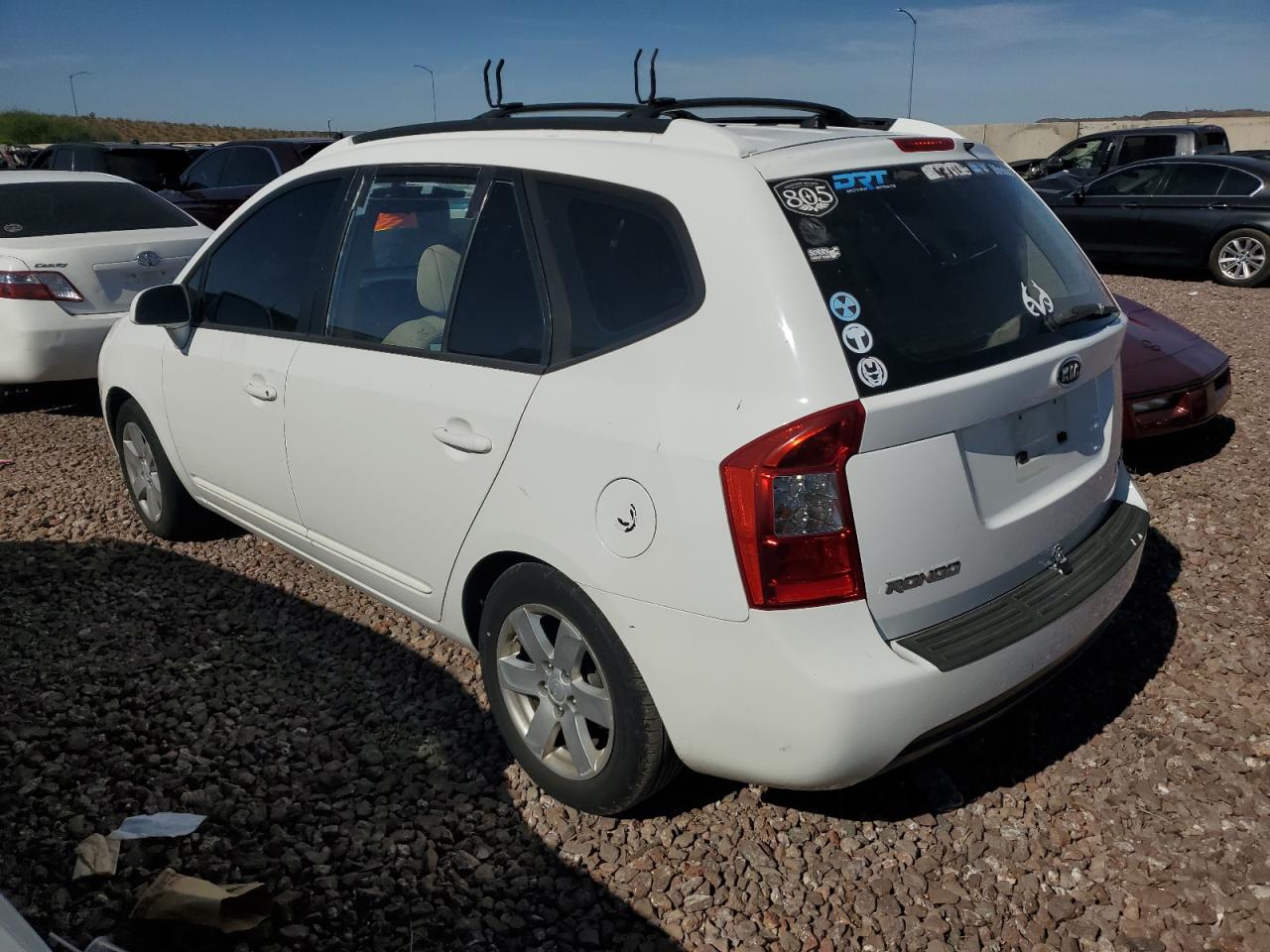 KNAFG526677052784 2007 Kia Rondo Lx