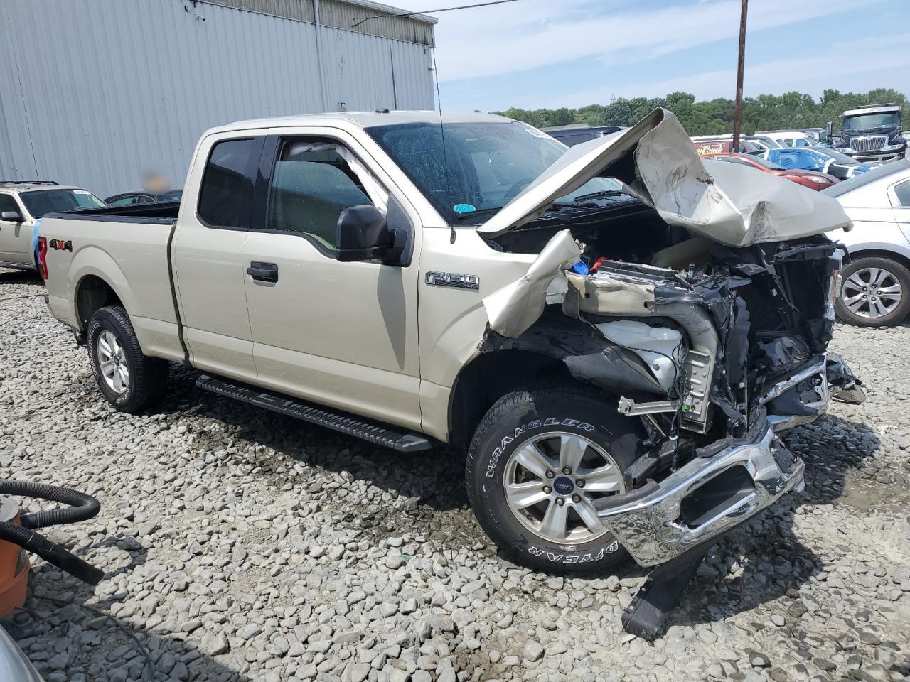 2018 Ford F150 Super Cab vin: 1FTFX1E57JFE34284