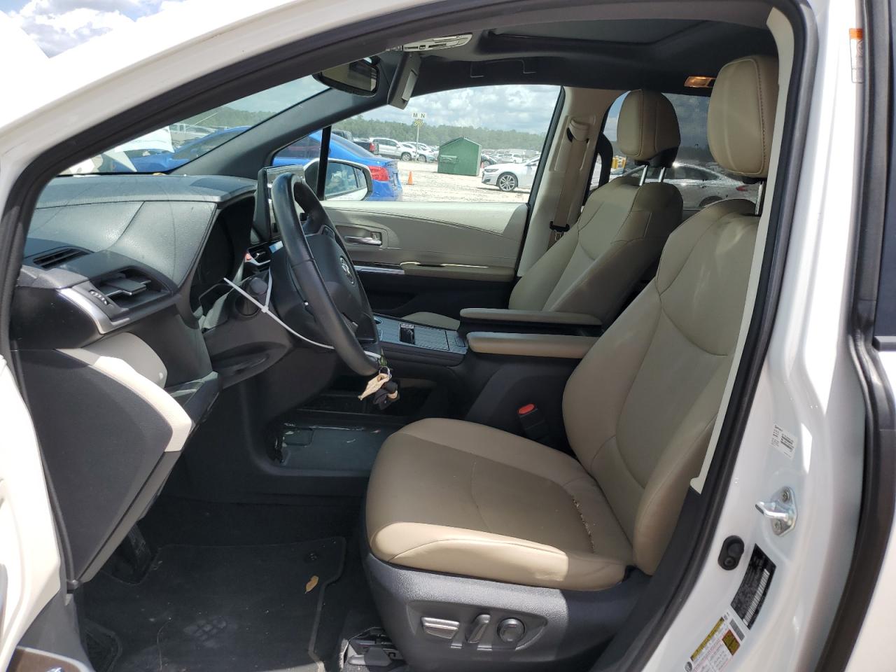 5TDYRKEC9MS008446 2021 Toyota Sienna Xle