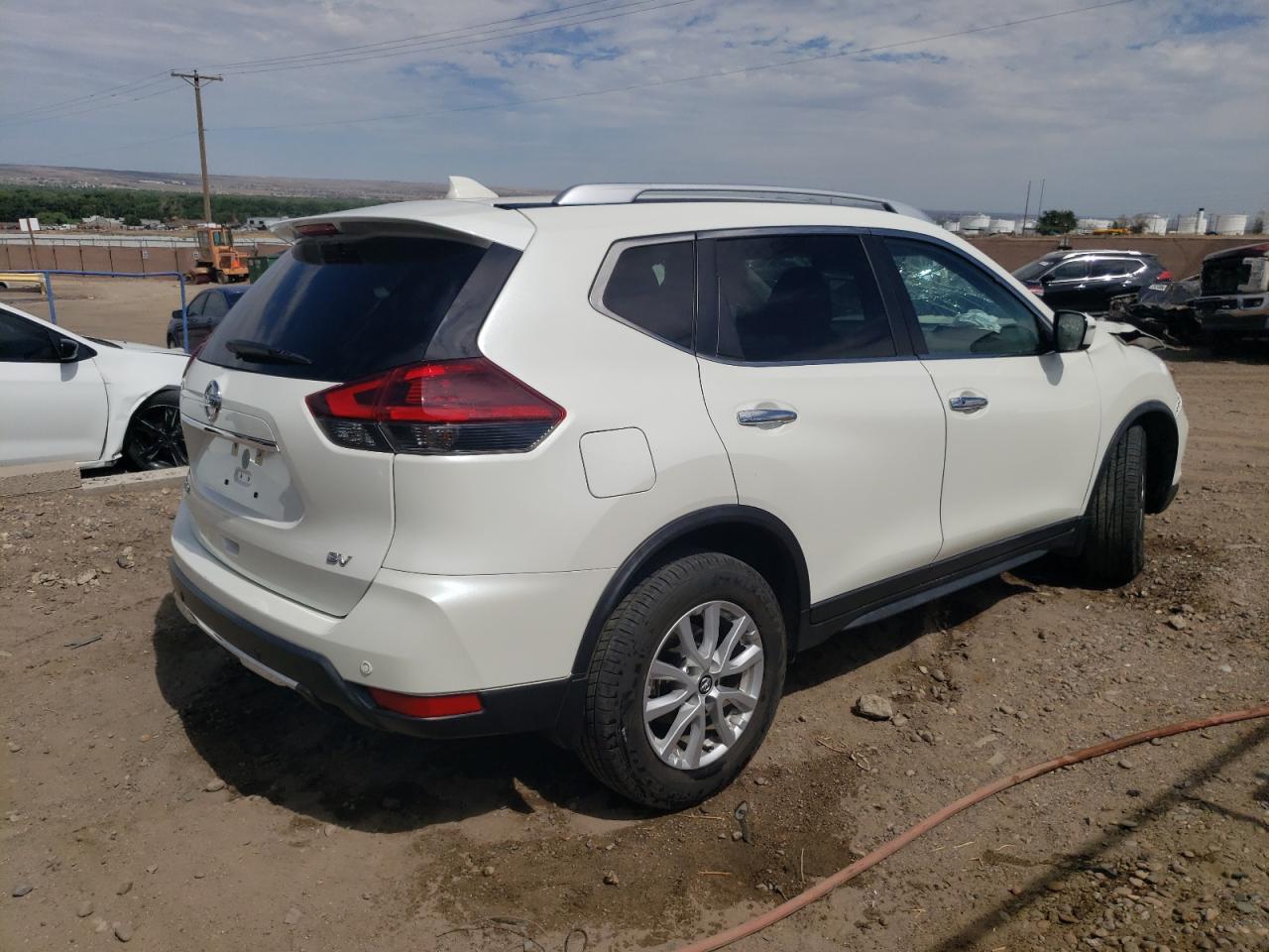 2019 Nissan Rogue S vin: KNMAT2MT4KP557385