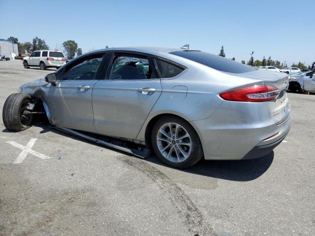 3FA6P0LUXLR135811 Ford Fusion SE 2