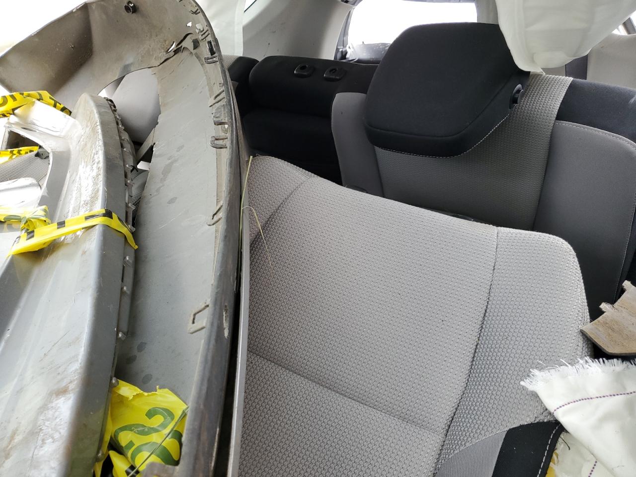 JTMRJREV9HD068623 2017 Toyota Rav4 Hv Le