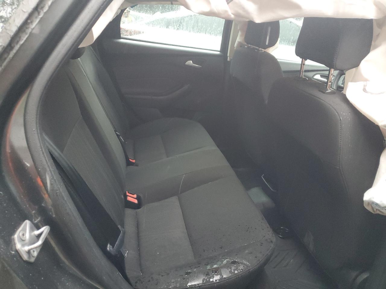 1FADP3FE8JL318715 2018 Ford Focus Se