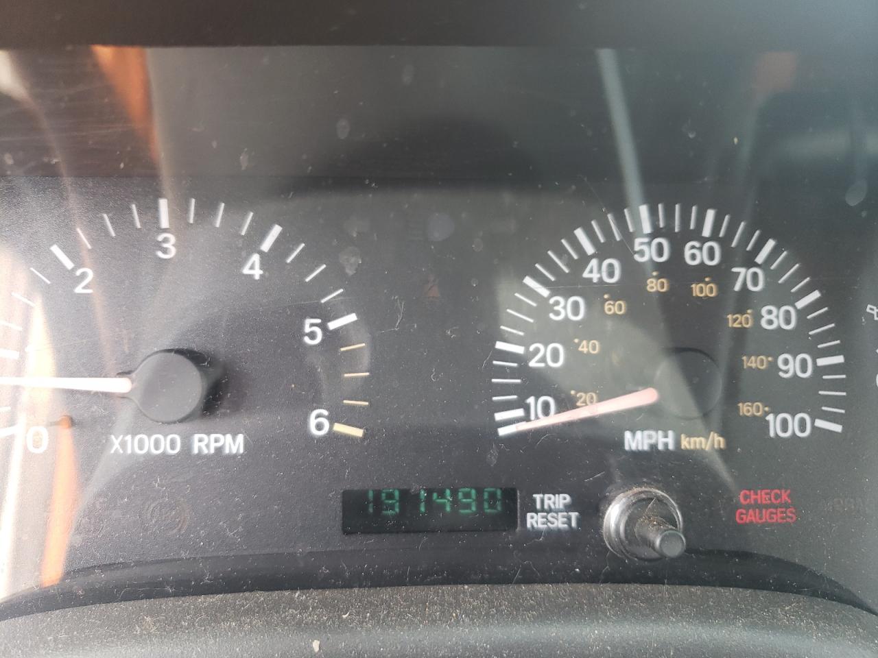 1J4FF48S4YL217609 2000 Jeep Cherokee Sport