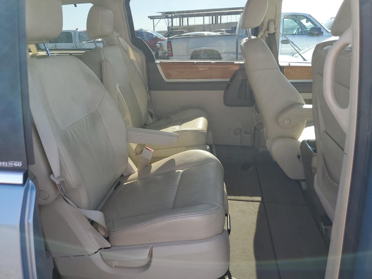 2A8HR64X08R663176 2008 Chrysler Town & Country Limited