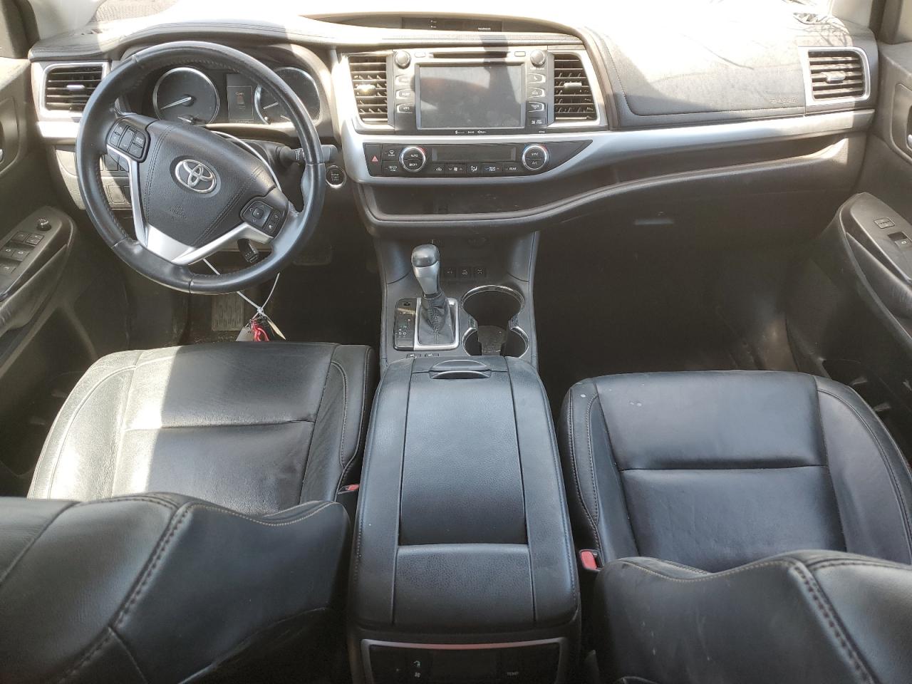 5TDJKRFH3GS270072 2016 Toyota Highlander Xle