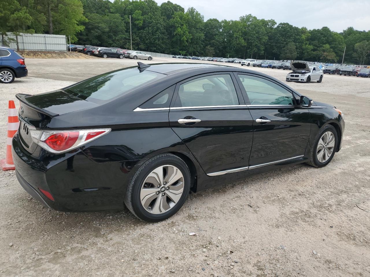 2015 Hyundai Sonata Hybrid vin: KMHEC4A41FA131782