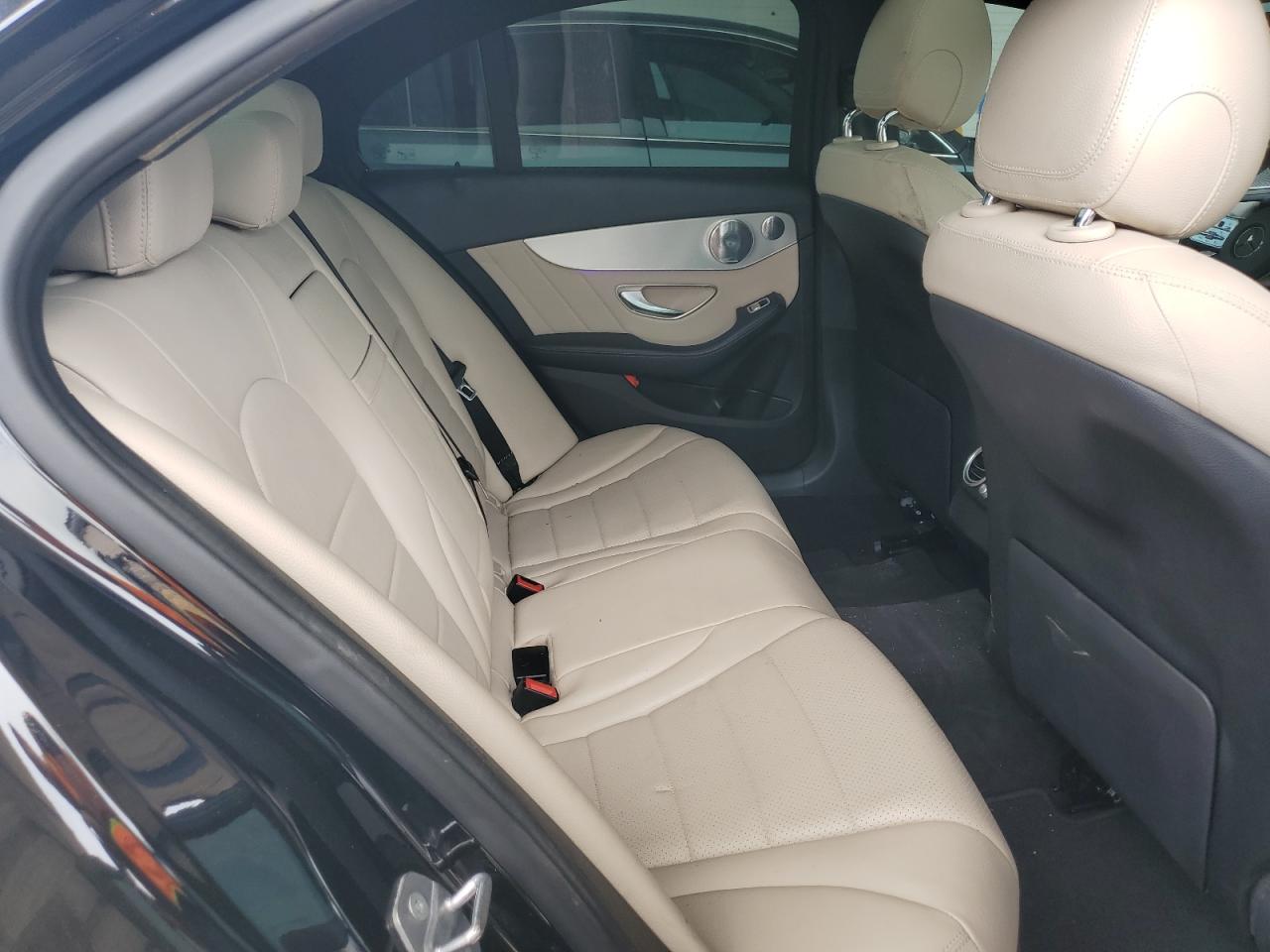 55SWF8EB8KU301393 2019 Mercedes-Benz C 300 4Matic