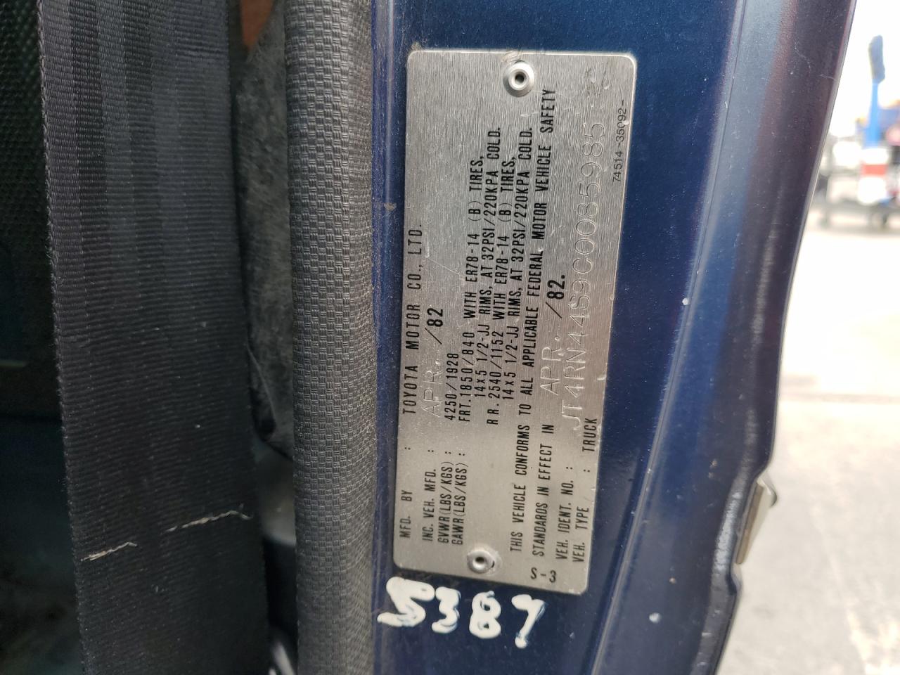 JT4RN44S9C0085985 1982 Toyota Pickup 1/2 Ton Rn44