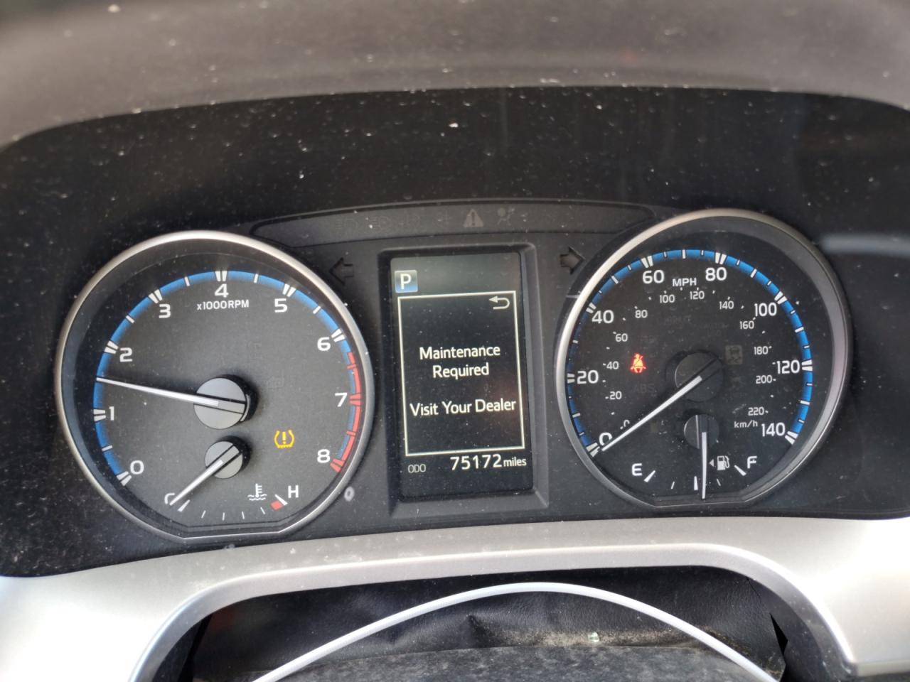 JTMBFREV5HJ709786 2017 Toyota Rav4 Le