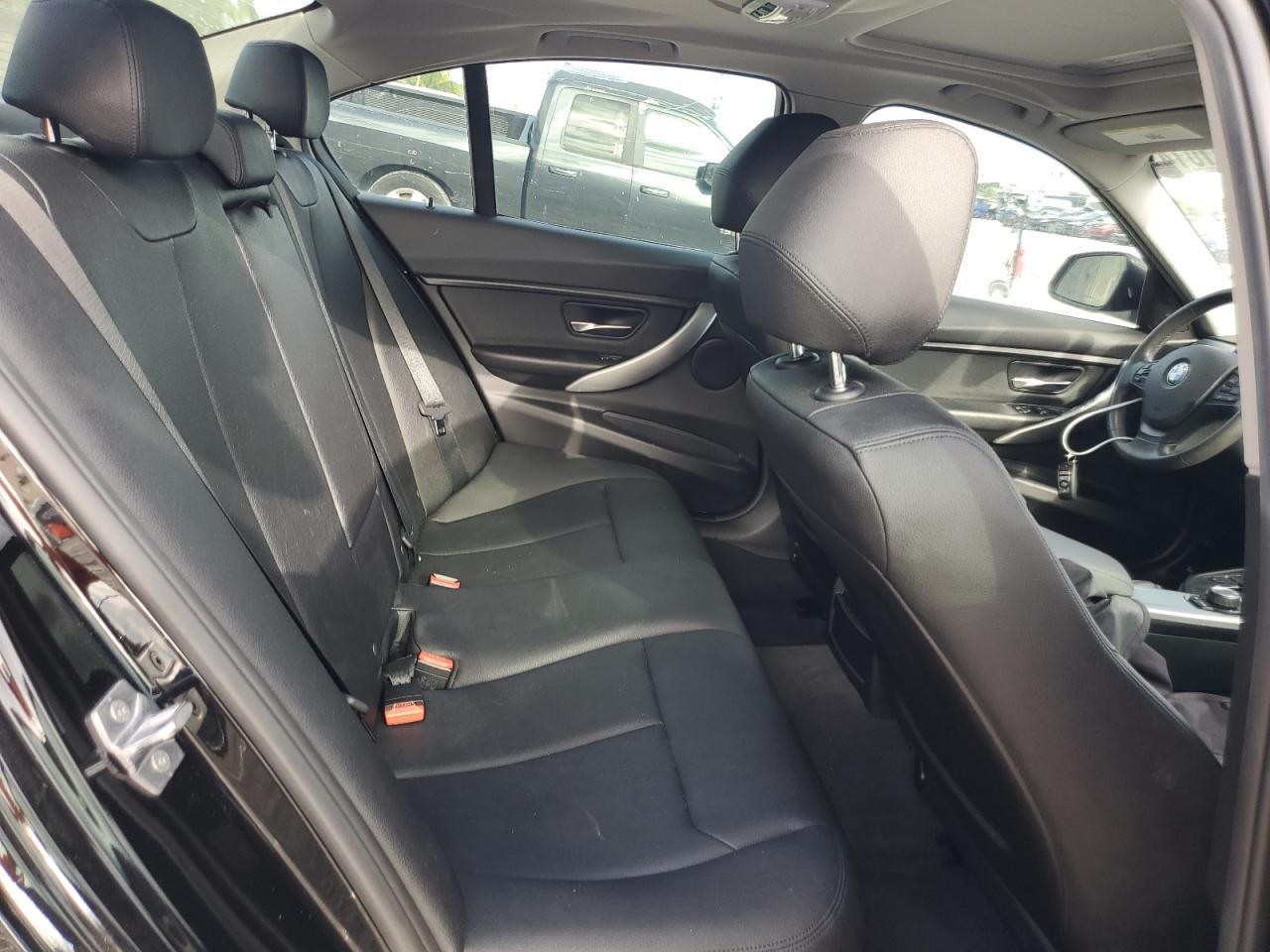 WBA8E1G31HNU16354 2017 BMW 320 I