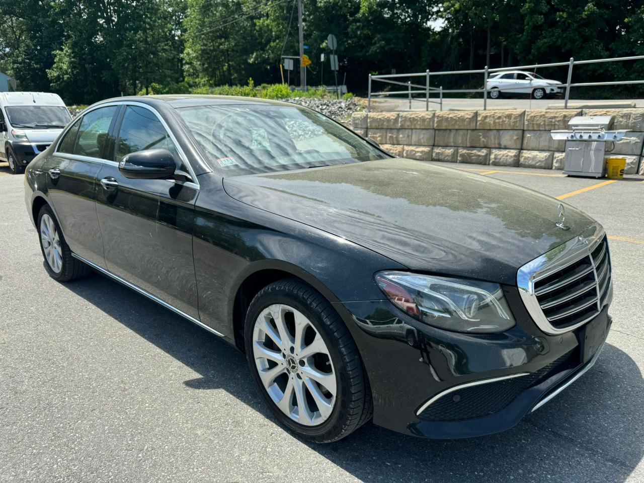 2018 Mercedes-Benz E 300 4Matic vin: WDDZF4KB7JA351100