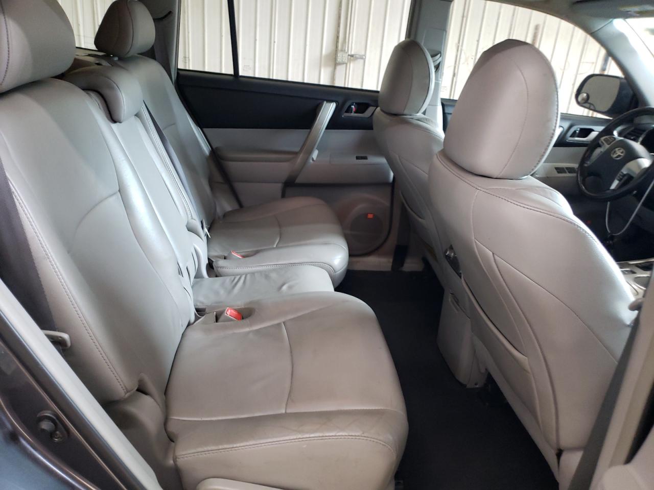 5TDBK3EH7BS072140 2011 Toyota Highlander Base