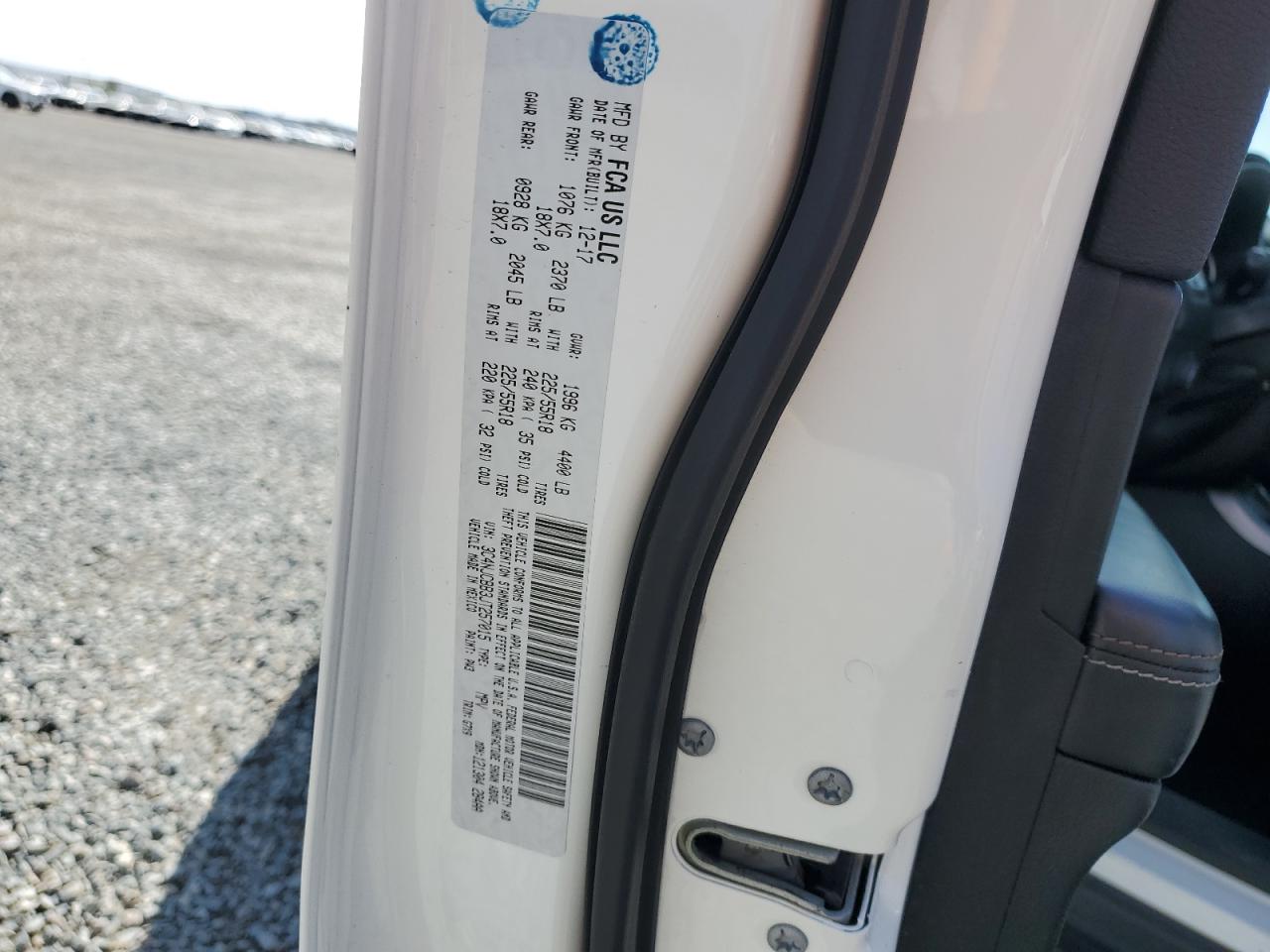 3C4NJCBB3JT257015 2018 Jeep Compass Latitude