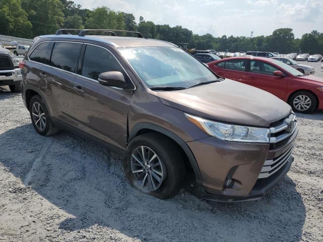 VIN 5TDKZRFH9KS360822 2019 Toyota Highlander, SE no.4