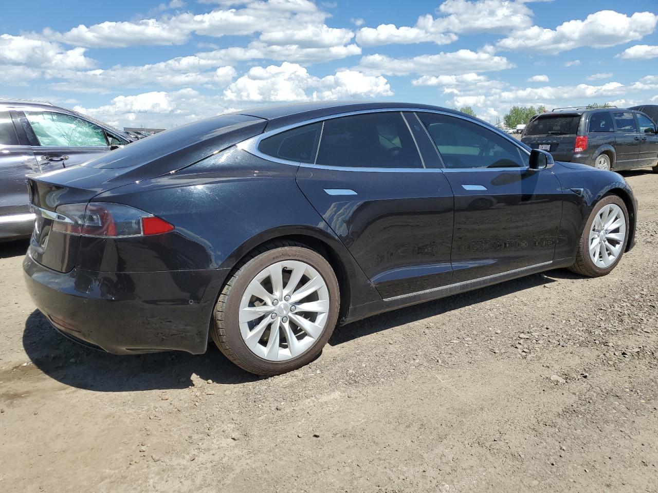 2016 Tesla Model S vin: 5YJSA1E23GF176008