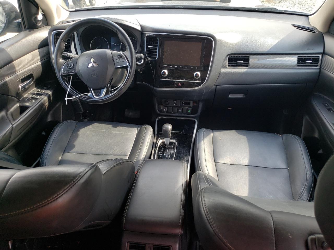 JA4AZ3A39LJ000527 2020 Mitsubishi Outlander Se