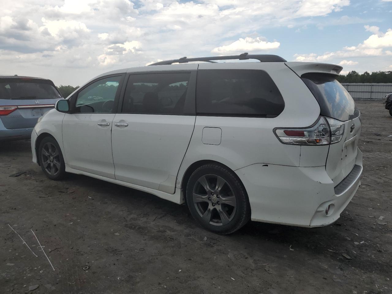 5TDXZ3DC1HS816587 2017 Toyota Sienna Se