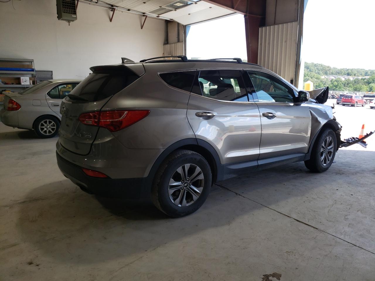 2016 Hyundai Santa Fe Sport vin: 5XYZUDLB5GG332181