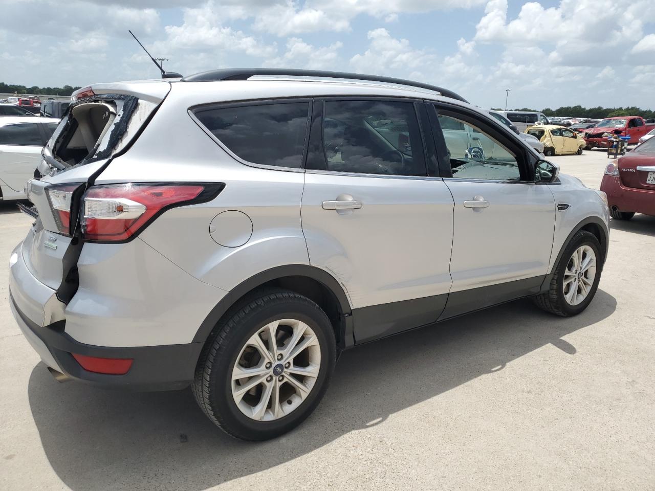 1FMCU0GD2JUA72995 2018 Ford Escape Se