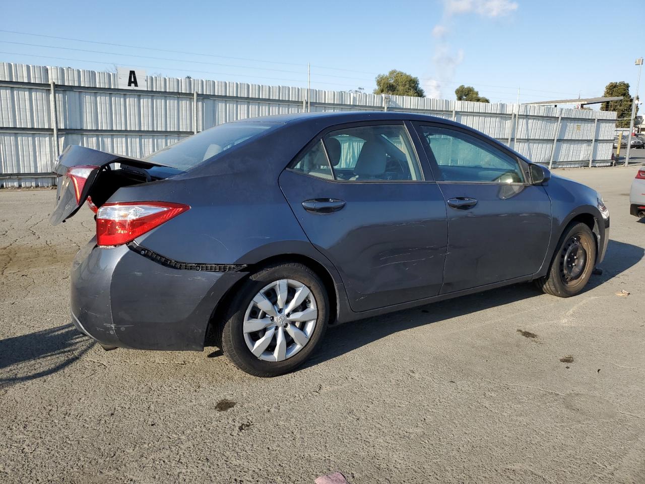 2015 Toyota Corolla L vin: 5YFBURHE3FP236979