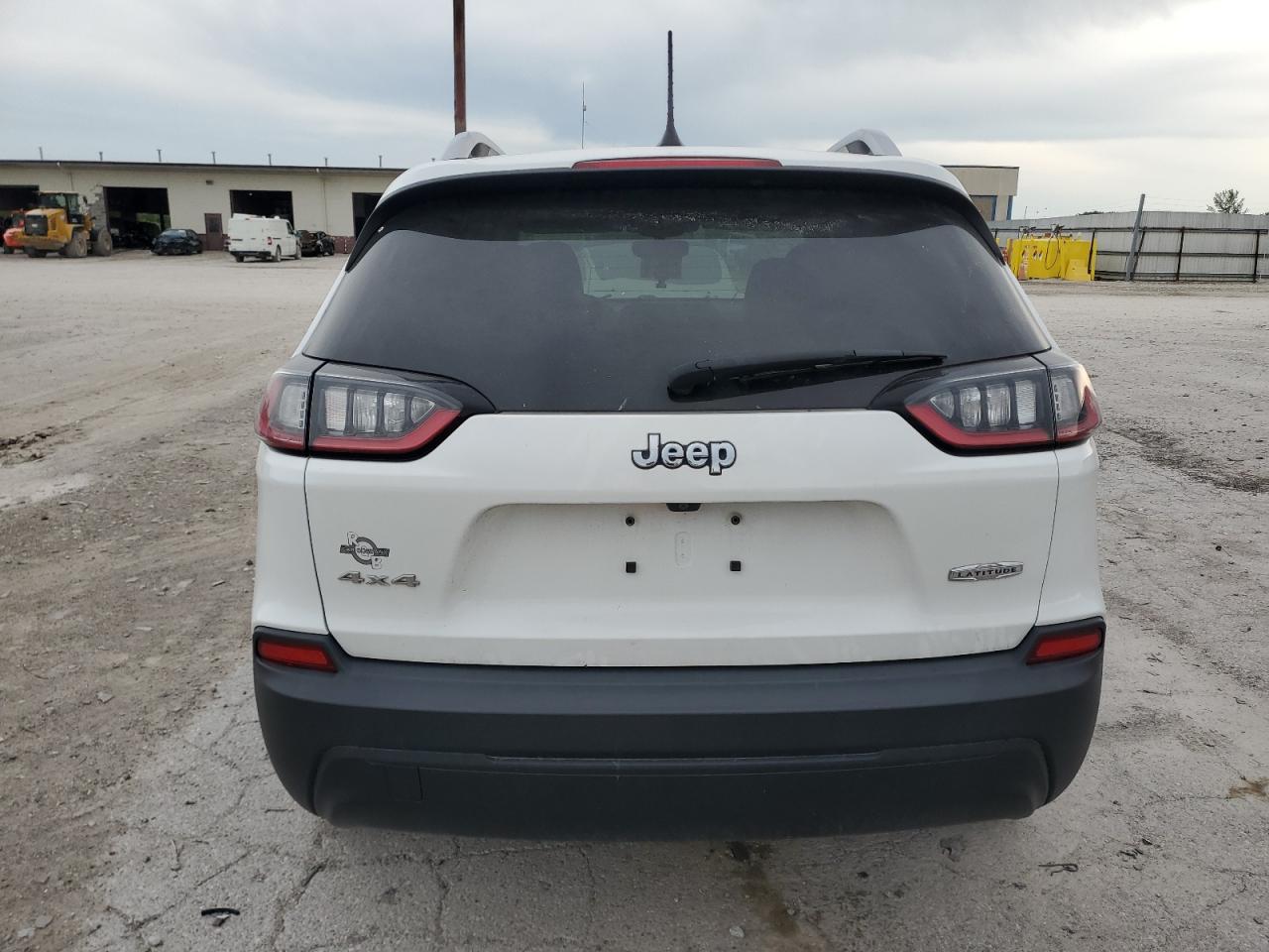 1C4PJMLB2KD106512 2019 Jeep Cherokee Latitude Plus