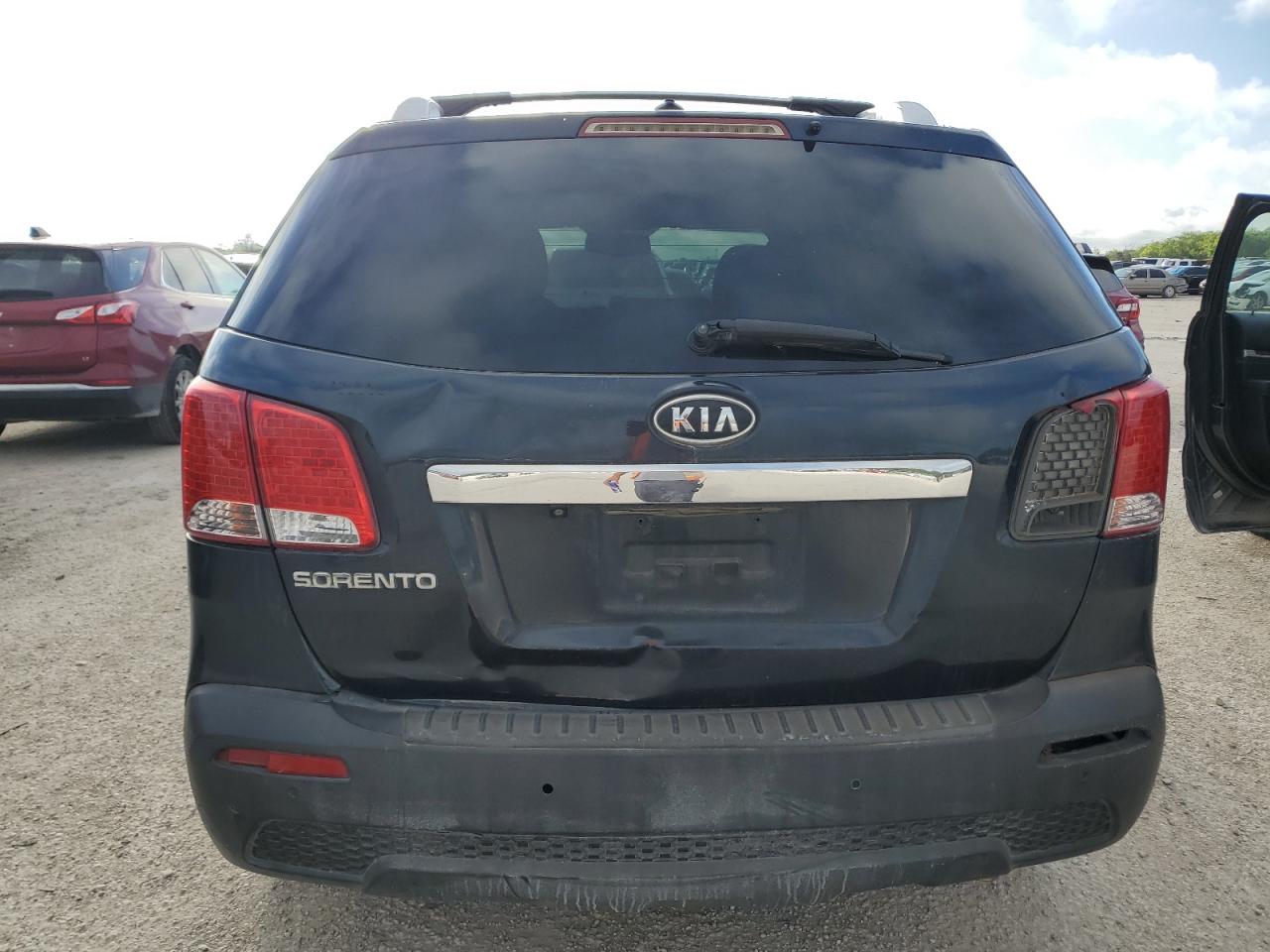 2012 Kia Sorento Base vin: 5XYKT3A6XCG247125