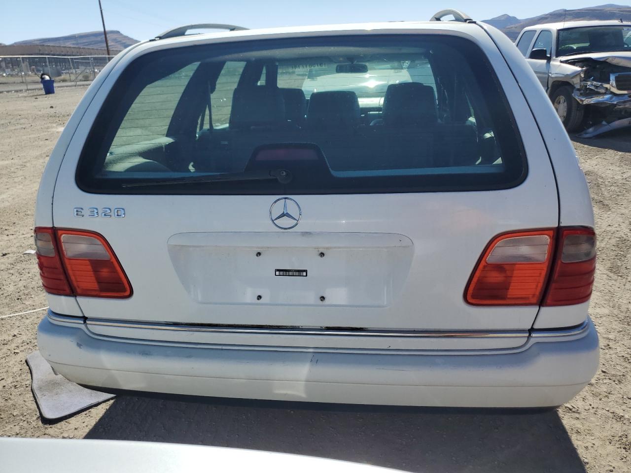 WDBJH65F1XA746568 1999 Mercedes-Benz E 320