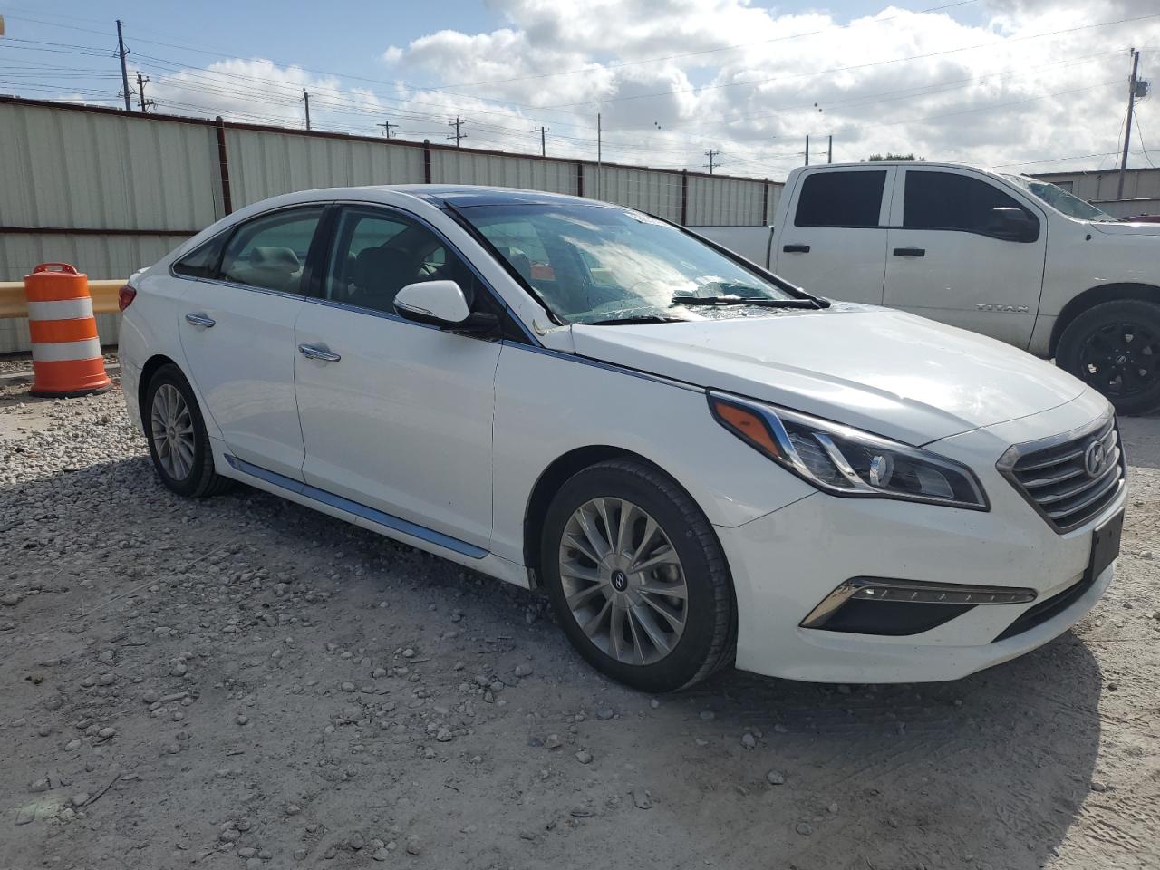 2015 Hyundai Sonata Sport vin: 5NPE34AF2FH028563