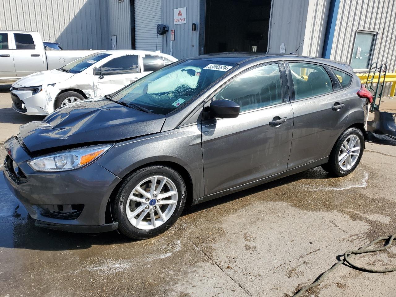 2018 Ford Focus Se vin: 1FADP3K21JL283477