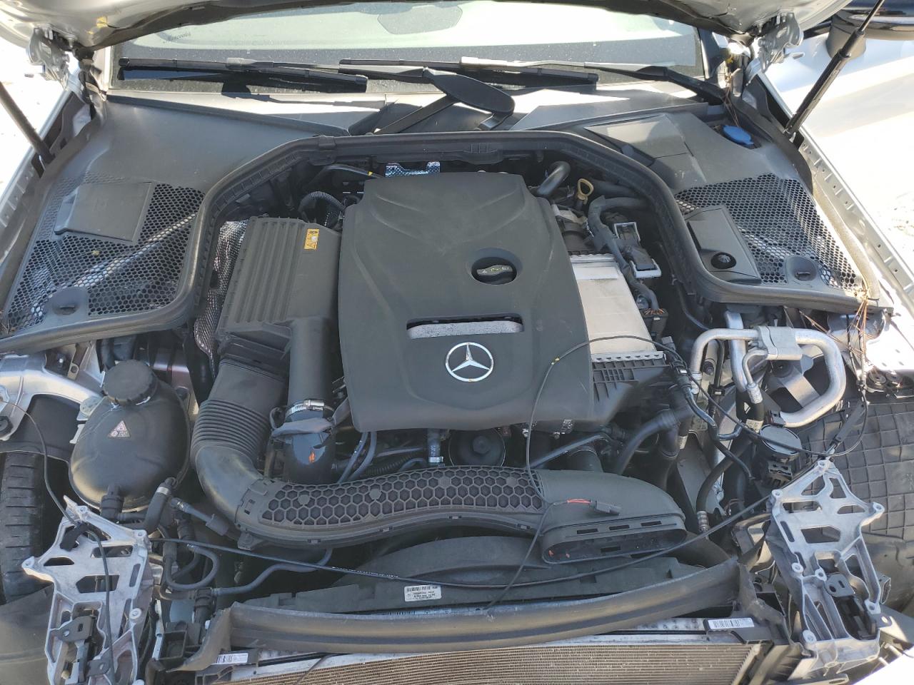 WDDWJ4JB2JF667042 2018 Mercedes-Benz C 300
