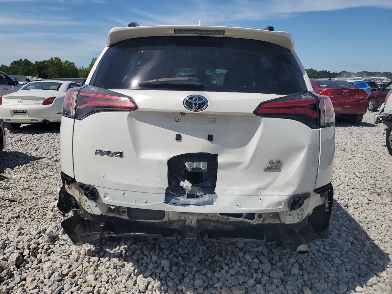 JTMBFREV6HJ706461 2017 Toyota Rav4 Le