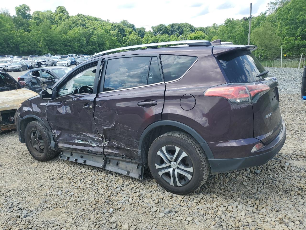 2T3BFREV7HW634736 2017 Toyota Rav4 Le