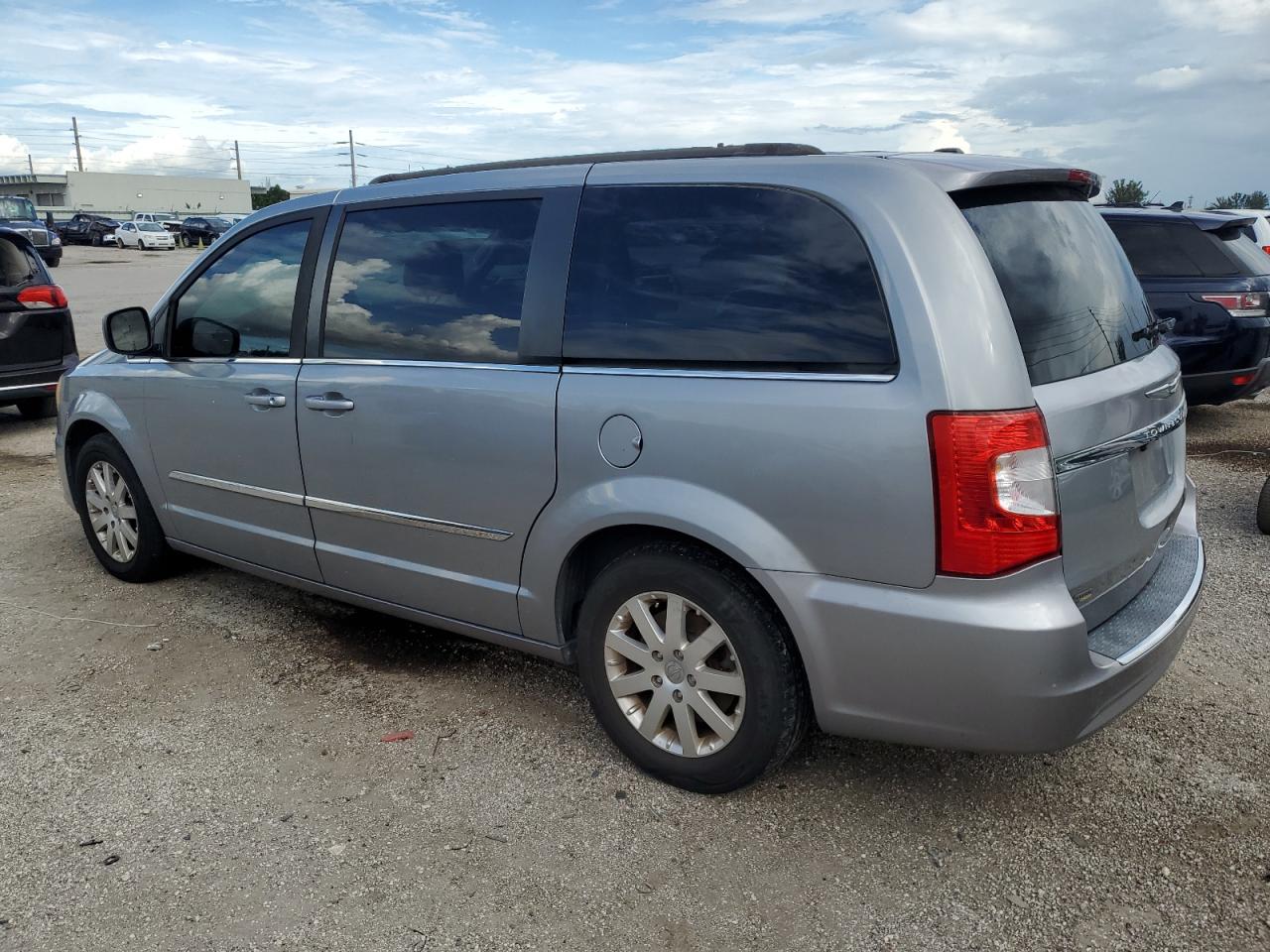 Lot #2820882352 2014 CHRYSLER TOWN & COU