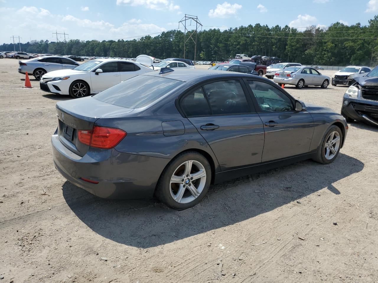 2013 BMW 328 Xi Sulev vin: WBA3B5C53DF590108