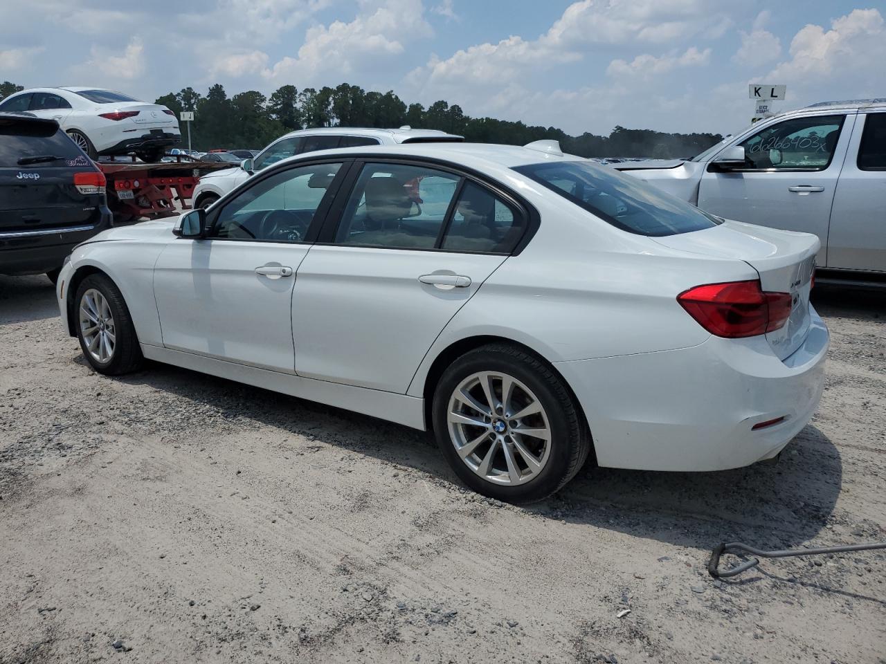 WBA8E5G37HNU44683 2017 BMW 320 Xi