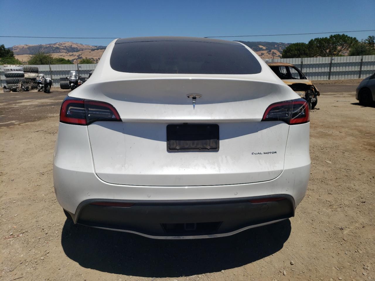 2021 Tesla Model Y vin: 5YJYGDEE0MF104067