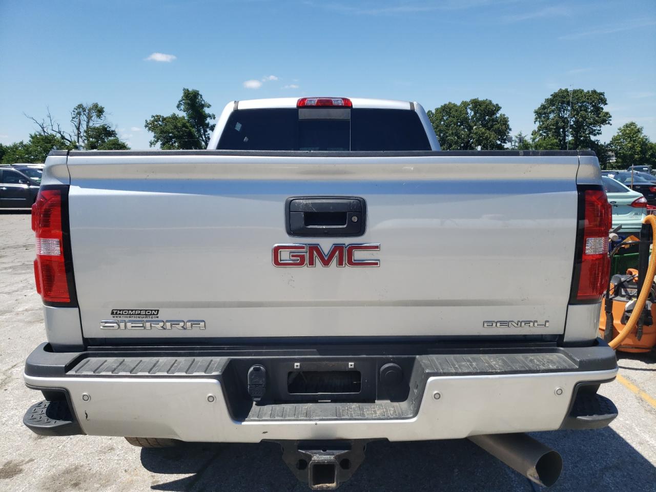 2018 GMC Sierra K2500 Denali vin: 1GT12UEY4JF192493