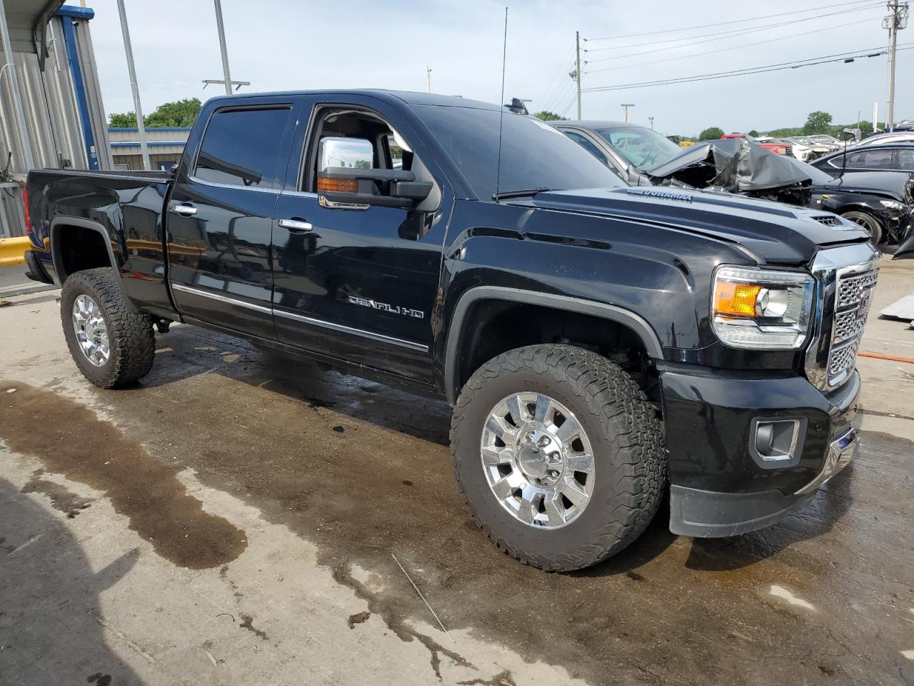 2018 GMC Sierra K2500 Denali vin: 1GT12UEY0JF274589