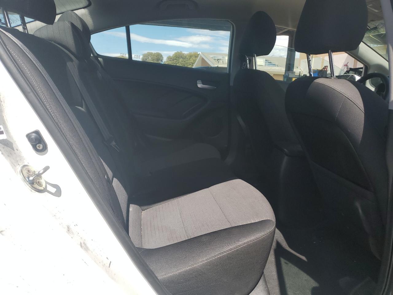 3KPFL4A77JE273966 2018 Kia Forte Lx