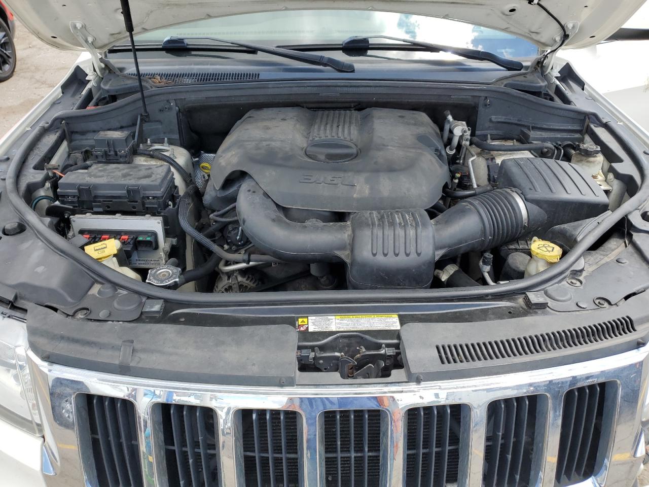 1J4RR4GG1BC523188 2011 Jeep Grand Cherokee Laredo