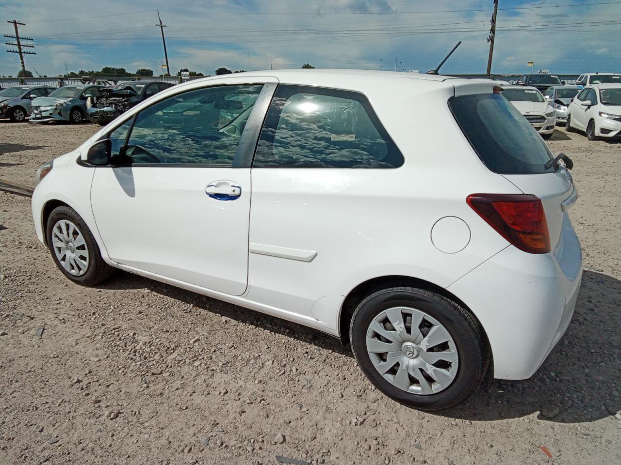 VNKJTUD36HA083082 2017 Toyota Yaris L