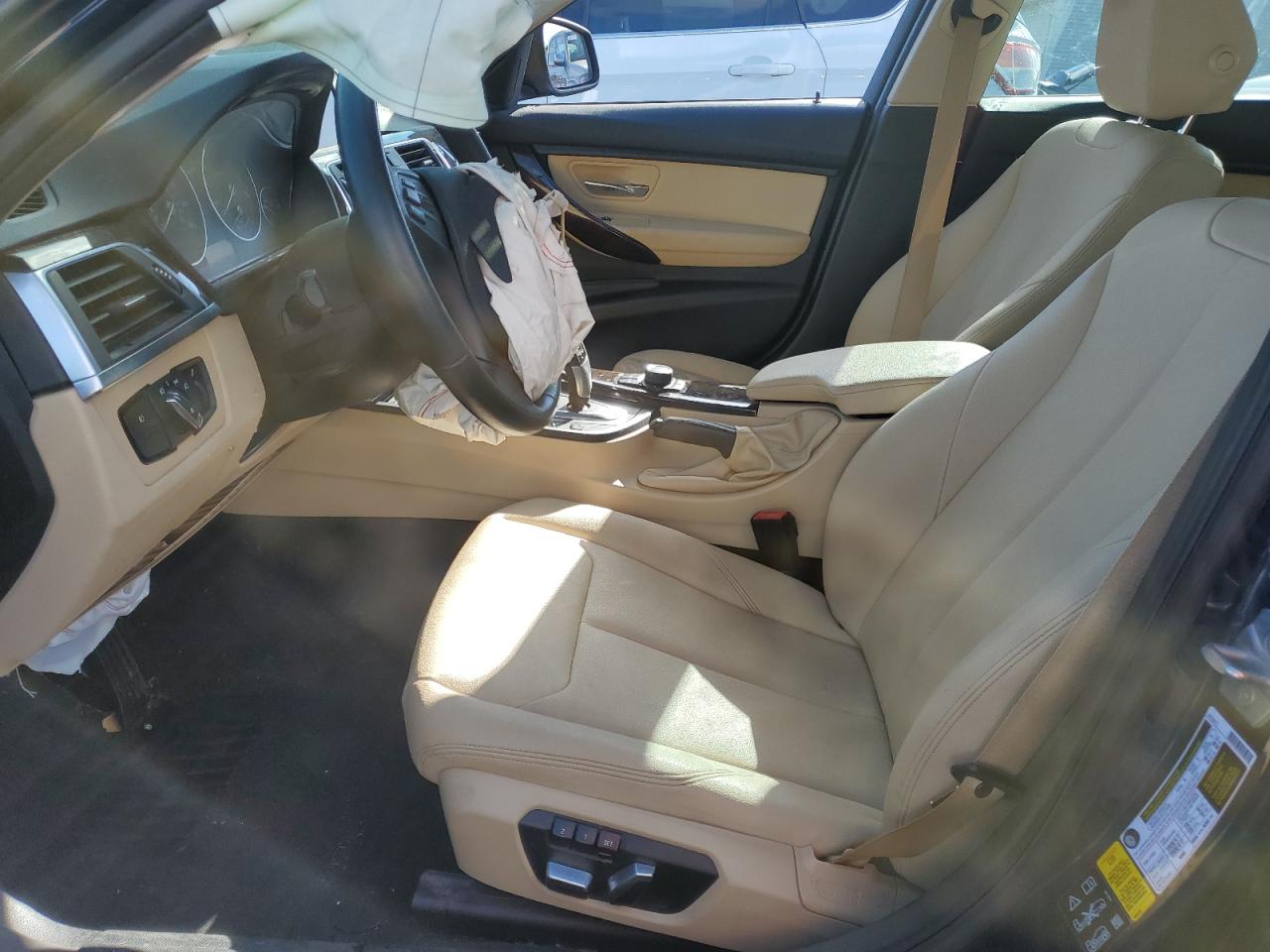 WBA8A3C38HK693145 2017 BMW 320 Xi