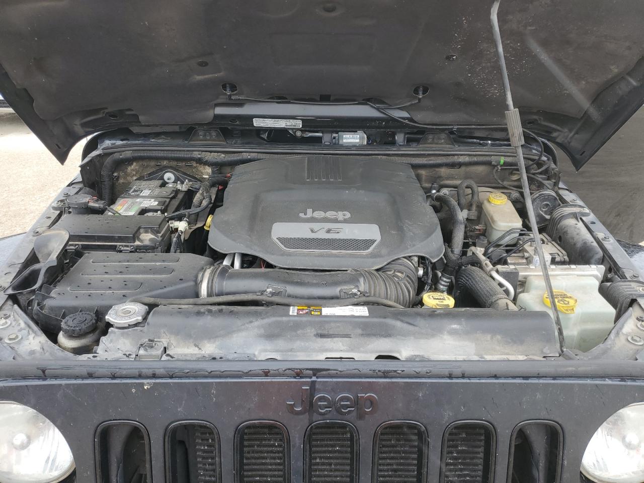 1C4BJWEG6EL325580 2014 Jeep Wrangler Unlimited Sahara