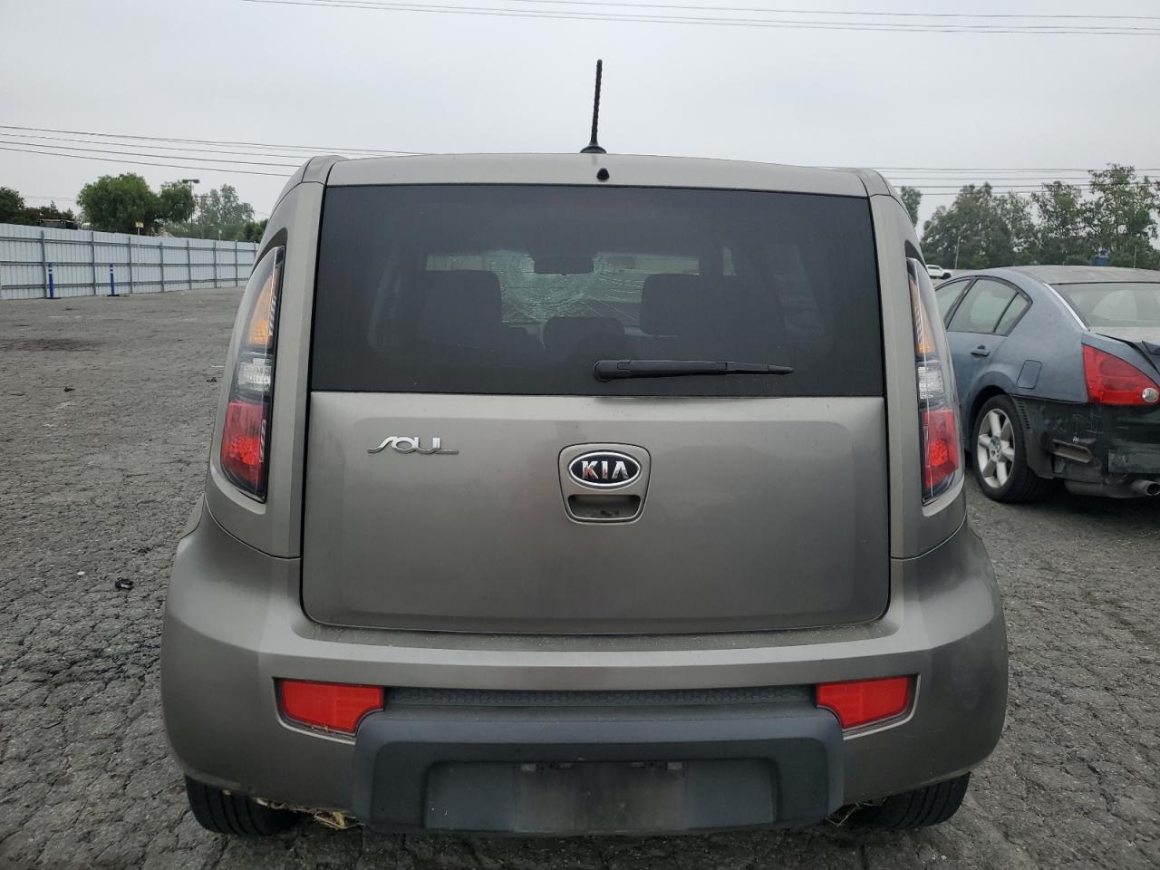 KNDJT2A23B7258899 2011 Kia Soul +