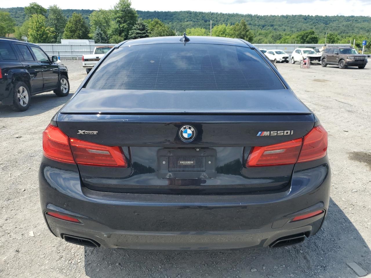 WBAJB9C58JG464539 2018 BMW M550Xi