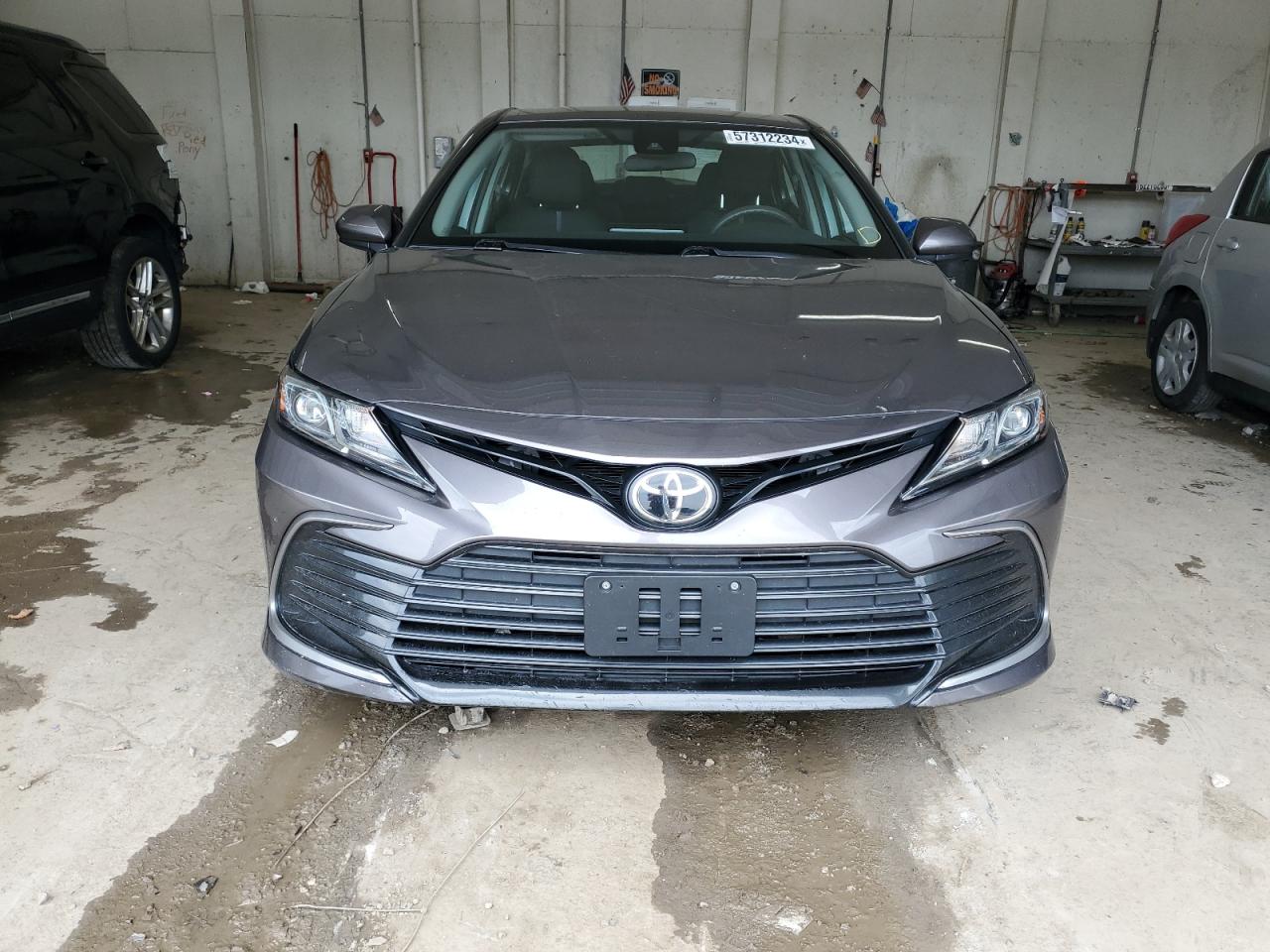 2022 Toyota Camry Le vin: 4T1C11AK6NU644341