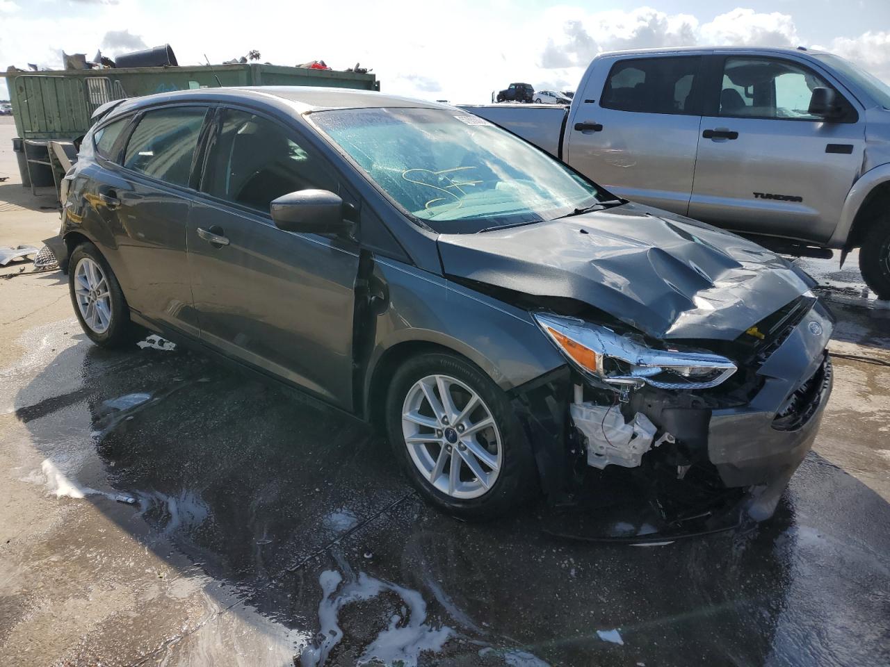 2018 Ford Focus Se vin: 1FADP3K21JL283477